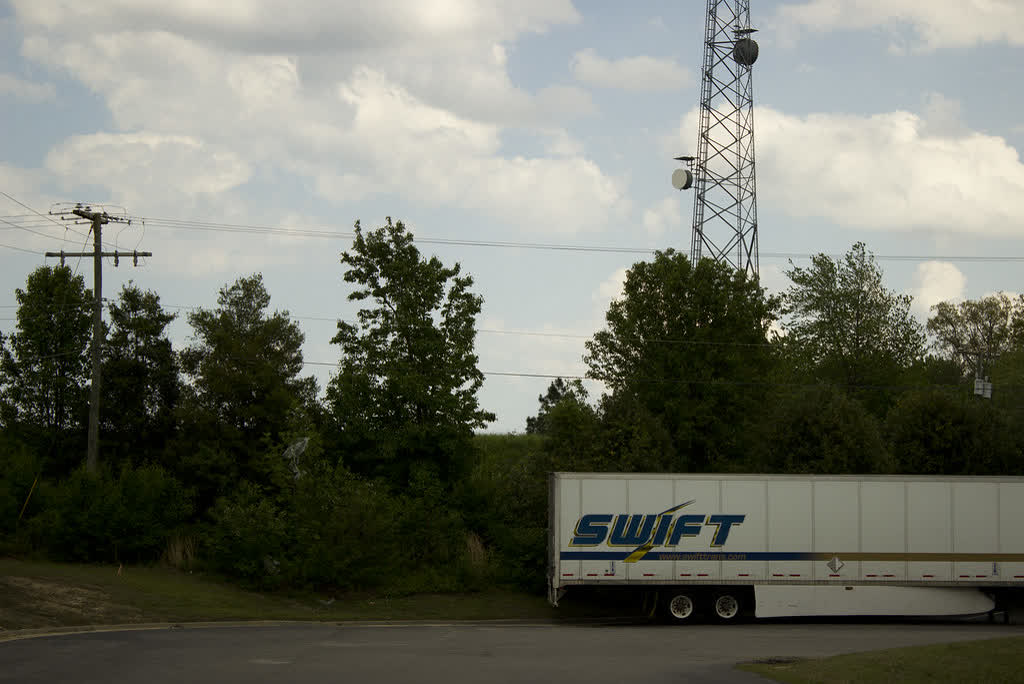 Dry Van Truck Driving Jobs: Pay & Routes 2026